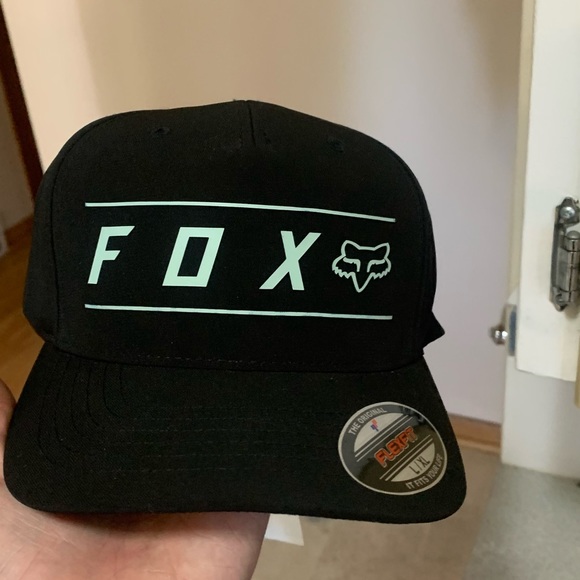 NWT Fox FLEXFIT curved hat - Picture 2 of 7
